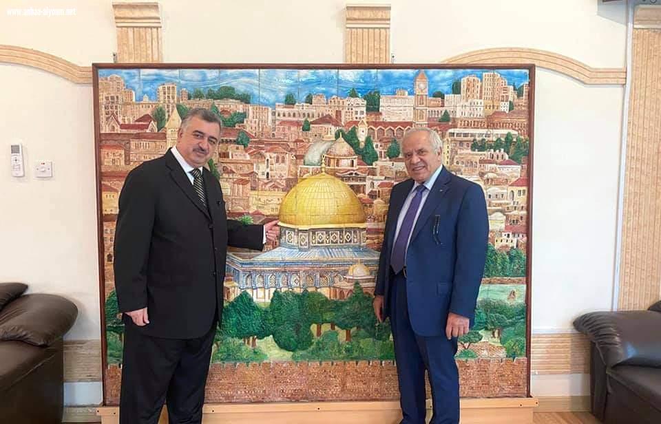 السفير البرزنجي يُجري زيارة تضامنيه الى سفارة دولة فلسطين الشقيقة لدى دولة قطر