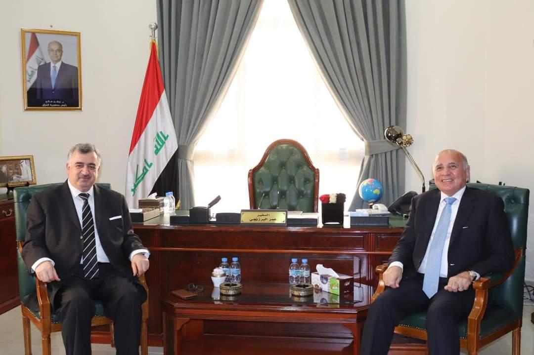 السفير عمر البرزنجي سفير جمهورية العراق لدى دولة قطر،  يستقبل  الدكتور فؤاد حسين وزير الخارجية العراقي 