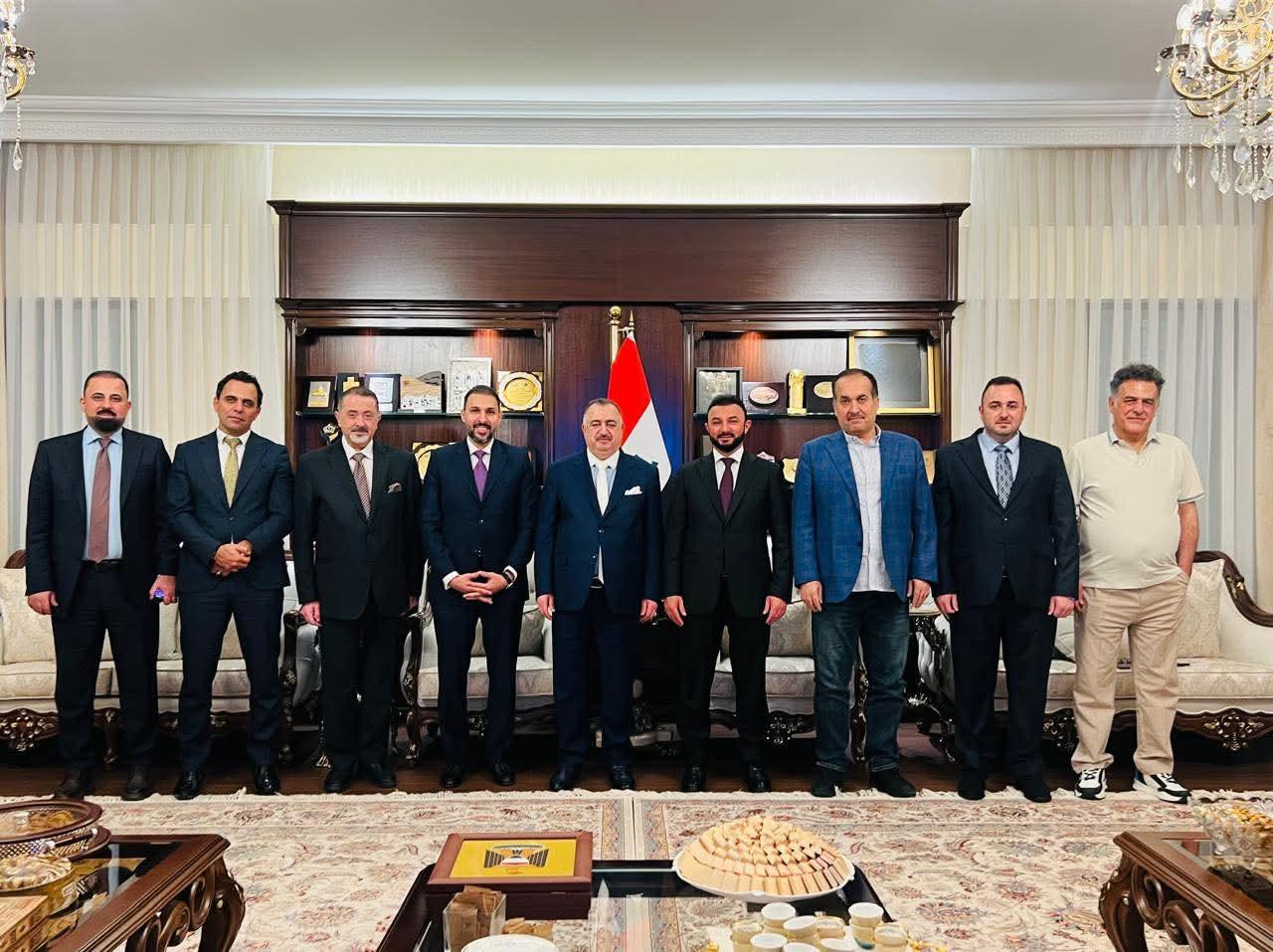 سفير جمهورية العراق لدى المملكة الأردنية الهاشمية يستقبل عددًا من الشخصيات العامة القادمة من العراق