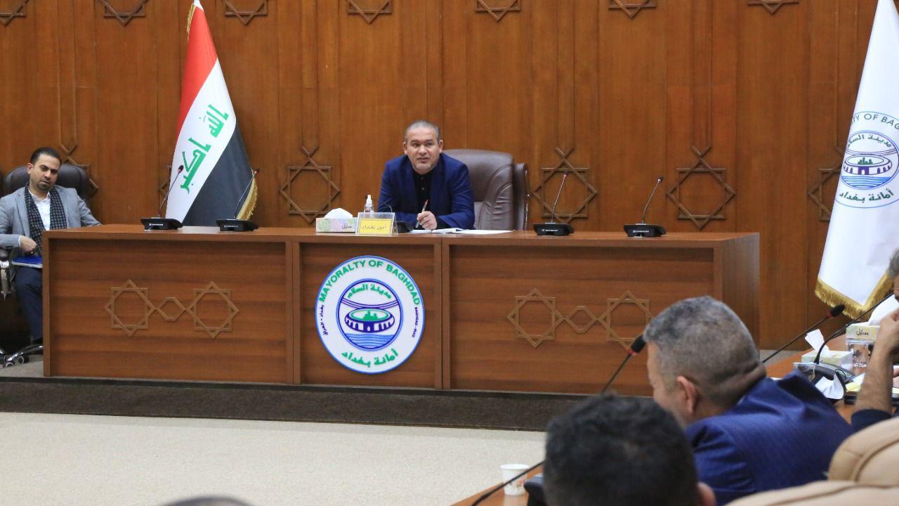 إلزام مدراء دوائر البلديات ومجاري بغداد بتوقيع تعهدات قانونية .. 