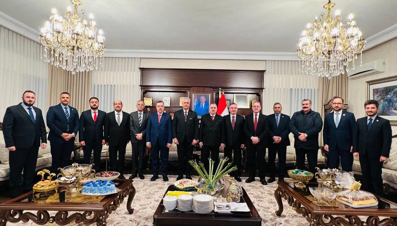 سفير جمهورية العراق لدى المملكة الأردنية الهاشمية يستقبل وفدًا عسكريًا عراقيًا وعددًا من الشخصيات