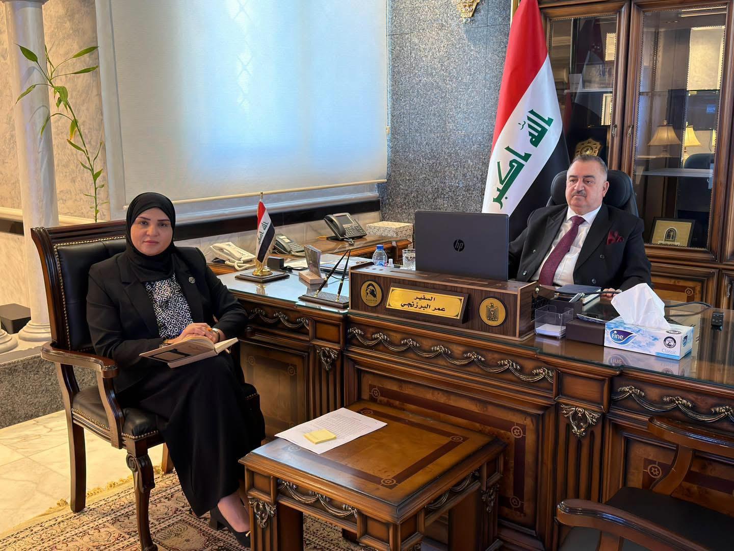 سفير جمهورية العراق (غير المقيم) لدى دولة فلسطين يشارك في لقاء افتراضي مع وزيرة الخارجية الفلسطينية