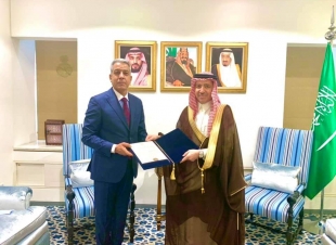 سفير جمهورية العراق يقدم نسخة من أوراق اعتماده سفيراً مقيماً ومفوضاً فوق العادة لدى المملكة العربية السعودية الشقيقة