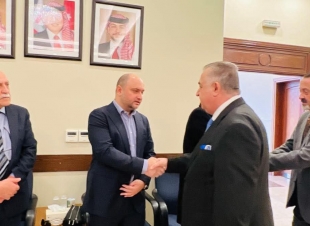 سفير جمهورية العراق لدى المملكة الأردنية الهاشمية عمر البرزنجي يعزي بوفاة المرحوم طارق عبدالوهاب العاني