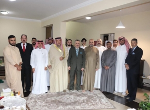 السفير البرزنجي وعدد من اعضاء السفارة يحضرون دعوة في بيت الدكتور حاتم عبدالكريم 