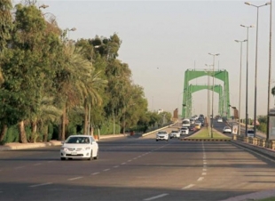 الاعلام الامني تصدر بيانا بشأن قصف الخضراء وتنشر صورا لاثار سقوط الصاروخين