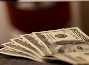 قائمة صباحية بأسعار صرف الدولار في بغداد وأربيل والبصرة