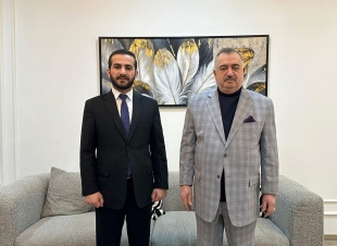 السفير البرزنجي يستقبل الصحفي السيد حسيب الشيخ صدر الدين البرزنجي ممثلا عن الشيخ عرفان الشيخ علي عبدالعزيز المرشد العام للحركة الاسلامية في كوردستان العراق