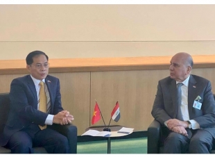  نائب رئيس مجلس الوزراء وزير الخارجية فؤاد حسين يلتقي وزير خارجية فيتنام