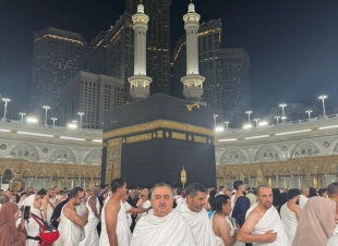 عضو الهيئة الدائمة المستقلة لحقوق الإنسان لمنظمة التعاون الإسلامي، السيد عمر البرزنجي، يؤدي مناسك العمرة في مكة المكرمة