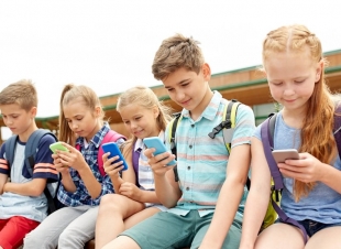 كيف يمكن معالجة ادمان الأطفال على الهواتف الذكية؟