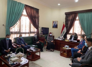 السفير عمر البرزنجي يجتمع بكادر سفارة جمهورية العراق لدى دولة قطر لتهنئتهم بعيد الاضحى المبارك