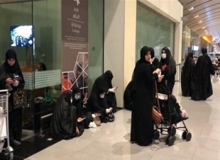 تتقاذفهم المطارات منذ شهر.. قطر تستضيف بحرينيين رفضت بلادهم استقبالهم