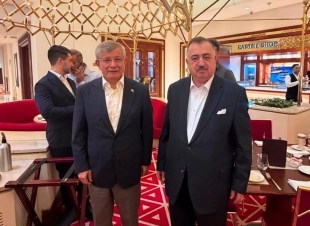 سفير جمهورية العراق لدى المملكة الأردنية الهاشمية يلتقي رئيس الوزراء التركي الأسبق أحمد داود أوغلو