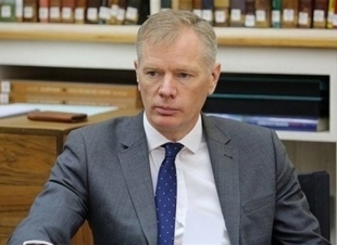 اعتقال السفير البريطاني في طهران لساعات