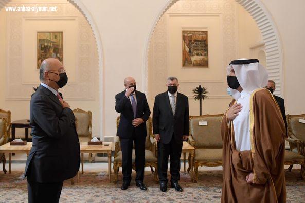نائب رئيس مجلس الوزراء وزير خارجية دولة قطر الشقيقة يصل الى العراق بزيارة رسمية