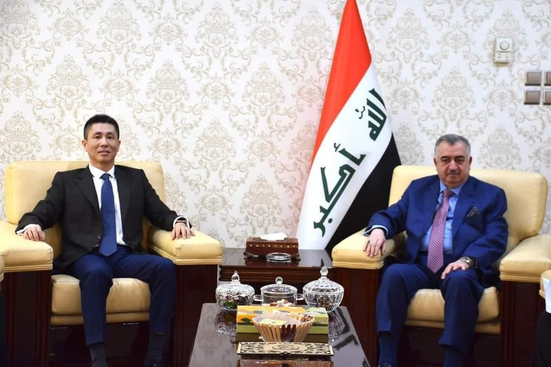 وكيل وزارة الخارجية للشؤون متعددة الأطراف والشؤون القانونية يستقبل السفير الصيني لدى العراق