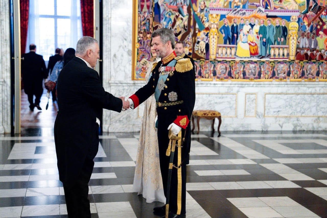 رئيس بعثة جمهورية العراق في الدنمارك يُقدِم التهاني إلى جلالة ملك الدنمارك بمناسبة العام الميلادي الجديد