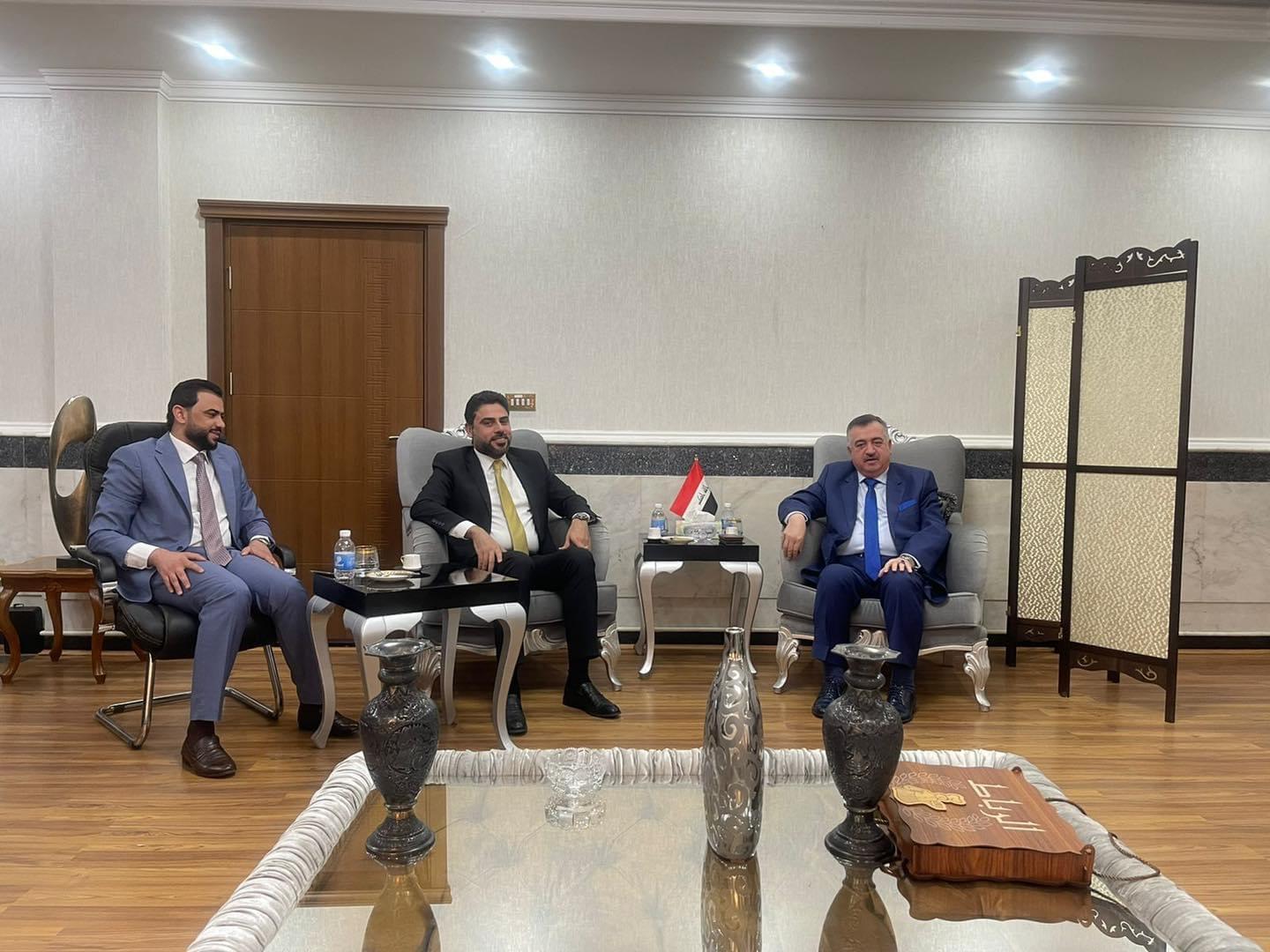 الوكيل البرزنجي يستقبل مسؤوليّ ملف النازحين وملف شؤون العشائر في محافظة الأنبار 