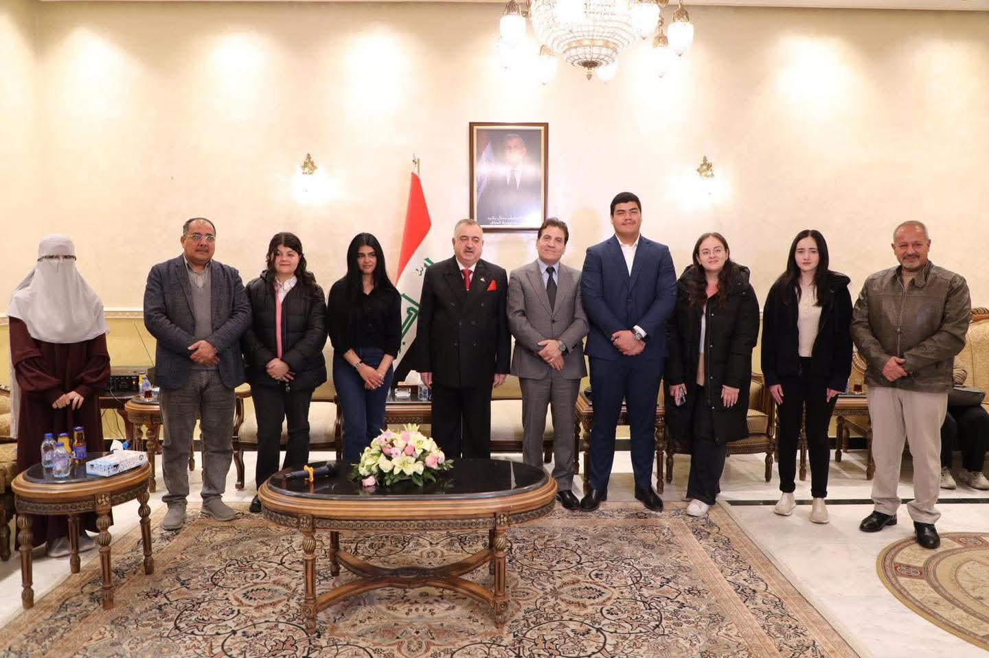 السفير البرزنجي يكرم الطلبة العراقيين العشر الاوائل في الاردن في مرحلة التوجيهي