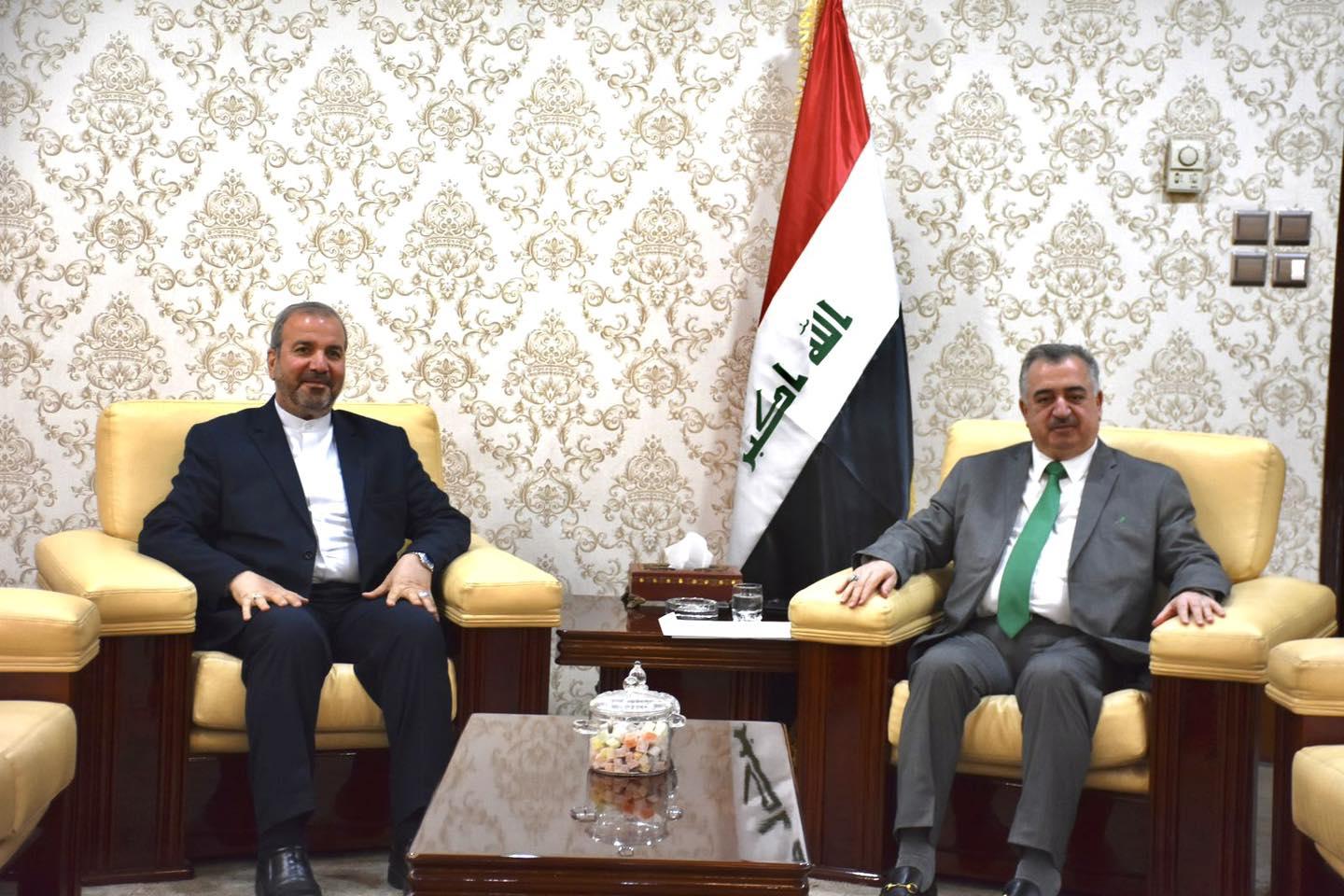 وكيل وزارة الخارجية للشؤون متعددة الأطراف والشؤون القانونية يستقبل سفير الجمهورية الإسلامية الإيرانية لدى جمهورية العراق