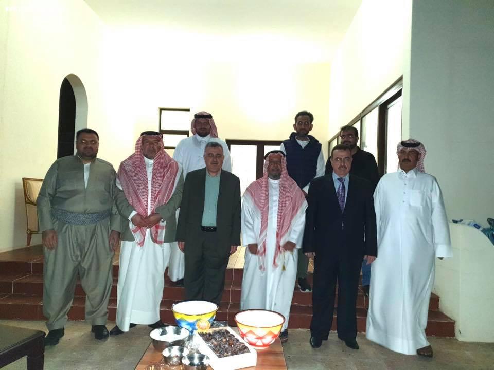 السفير عمر البرزنجي و سعادة الشيخ منصور شيخ كاكه البرزنجي يلبيان دعوة الشيخ علي المالكي في مزرعته الخاصة خارج مدينة الدوحة