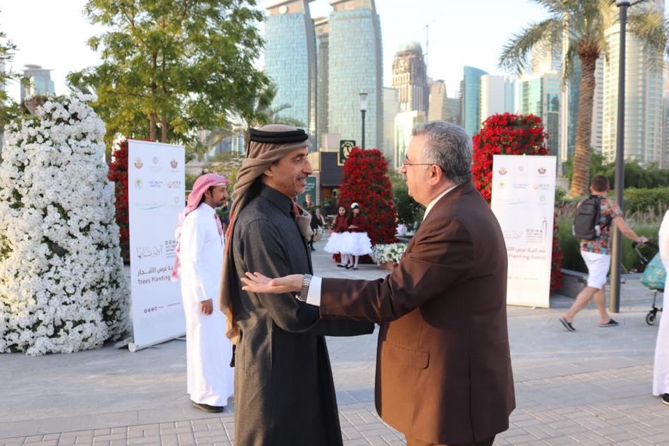 السفير عمر البرزنجي يشارك في فعالية غرس الاشجار في العاصمة القطرية الدوحة ضمن فعاليات الدوحة عاصمة الشباب الاسلامي