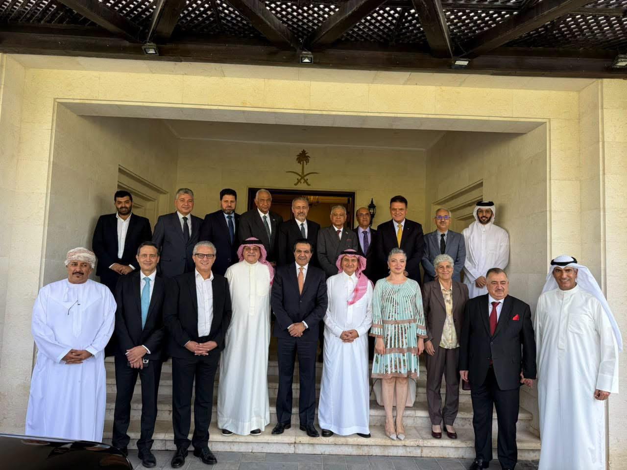سفير جمهورية العراق لدى المملكة الأردنية الهاشمية يلبي دعوة السفير السعودي على شرف مدير المراسم الأردنية والسفير السوداني بمناسبة انتهاء مهام عملهما