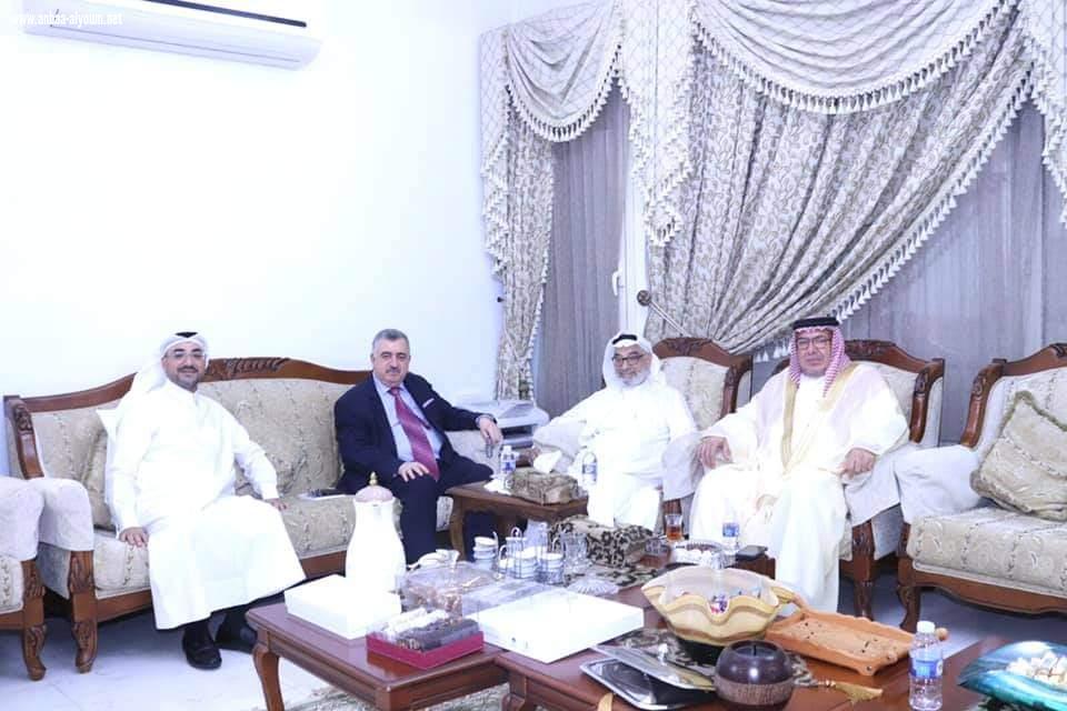 السفير عمر البرزنجي يزور فضيلة الشيخ اسماعيل غريب زيد الكيلاني في العاصمة القطرية الدوحة