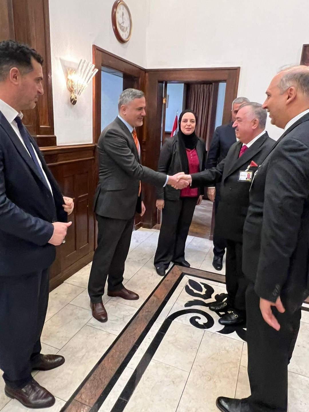 وكيل وزارة الخارجية للشؤون متعددة الأطراف والشؤون القانونية يُجري زيارةً لسفارة جمهورية العراق لدى مملكة هولندا 
