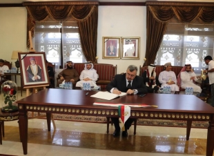 السفير عمر البرزنجي يزور سفارة سلطنة عمان لتقديم التعازي بوفاة جلالة السلطان قابوس بن سعيد رحمه الله ويسجل ذلك في سجل التعازي