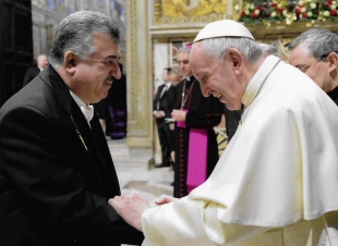 قبل  اربع اعوام إلتقى سفير جمهورية العراق لدى الكرسي الرسولي في حاضرة الفاتيكان عمر البرزنجي ودبلوماسيو السفارة قداسة الحبر الأعظم البابا فرنسيس