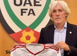رسمياً.. اقالة مدرب منتخب الامارات لكرة القدم