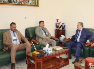 السفير عمر البرزنجي يستقبل السيد رئيس تجمع المعوقين في مكتبه 