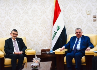 وكيل وزارة الخارجية للشؤون متعددة الأطراف والشؤون القانونية يستقبل رئيس الفريق المستقل للمراجعة الاستراتيجية لبعثة الأمم المتحدة لمساعدة العراق (يونامي)